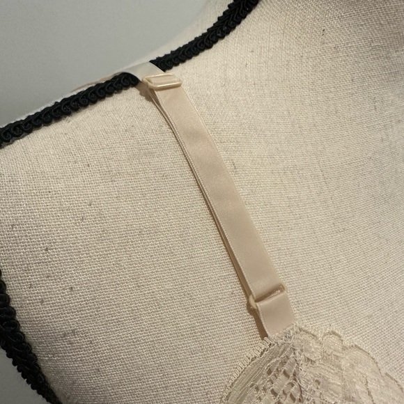 VTG full nude lace trim  slip adjustable straps SZ L/XL EUC champagne colour - Picture 4 of 8